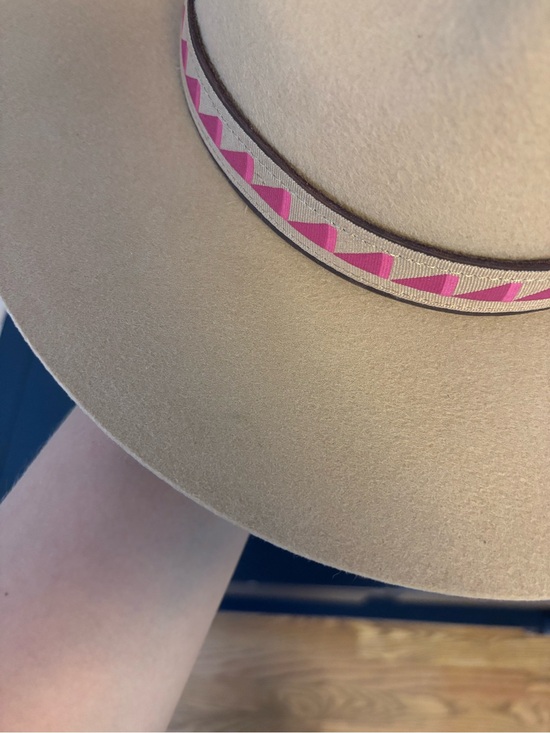 Manitobah x Mikailah Thompson “Rooted” 100% Wool Fedora Hat Pink Geometric Band